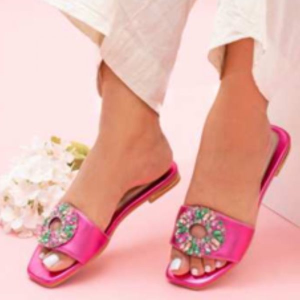 Sandalia color rosa con perlas