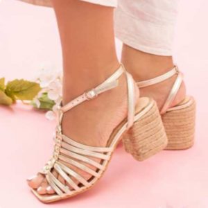 Sandalias de tacón con correas
