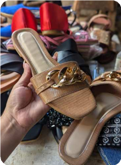 Sandalia café con adorno dorado (FiCher o Saira)