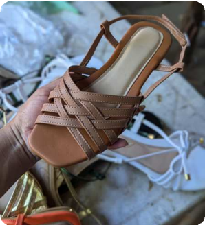 44 Sandalias planas café con hebilla (FiCher02)