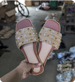 52 Sandalias planas con perlas cafe (FiCher03)